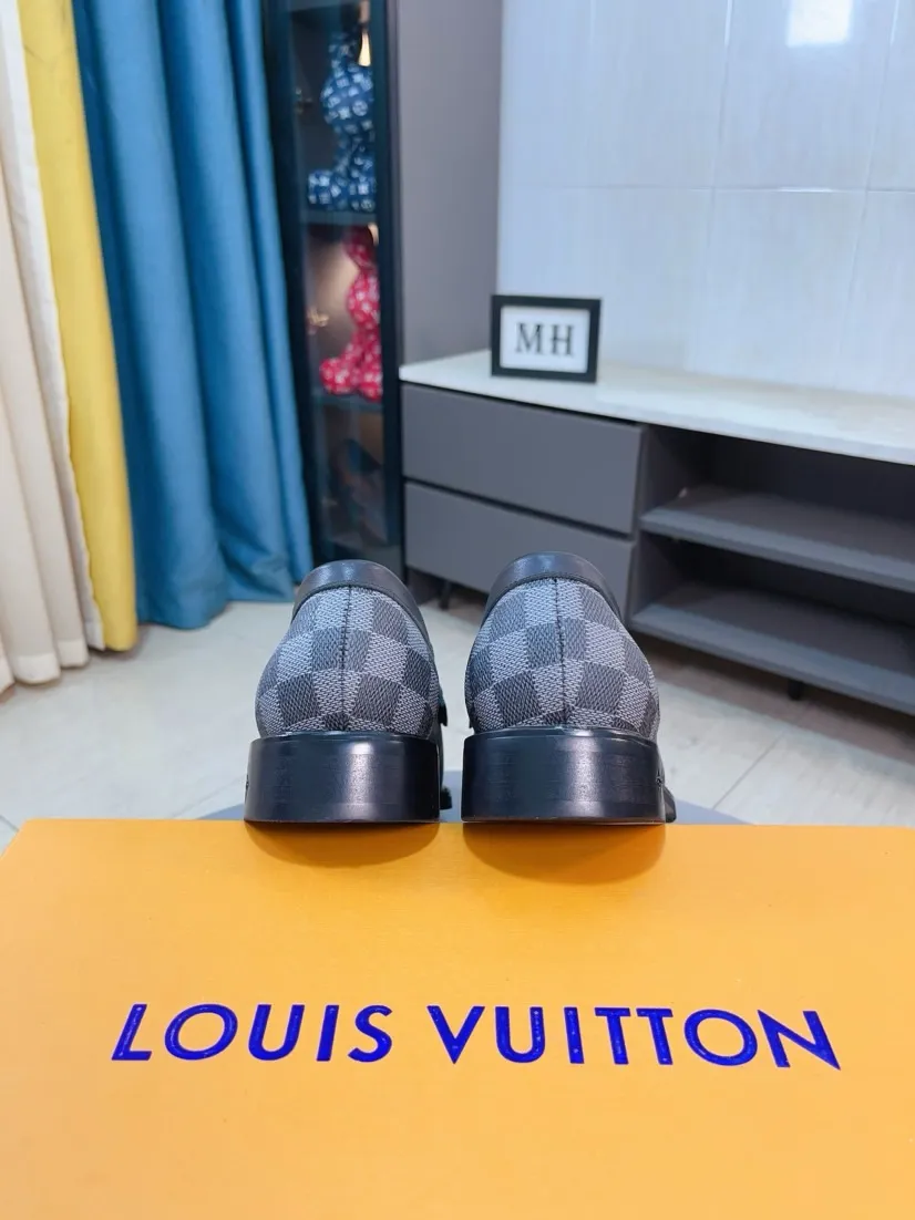 Ex-factory price 720🌹🌹High version [LV] Louis Vuitton's popular casual leather shoes🎖Fashionable and elegant🎖🎖Material: Original imported open-edge beaded cowhide, washed cowhide leather lining, original open-molded rubber outsole, high-end and classy, ​​elegant quality, instantly transforming into a handsome man ❤❤Standard\nNumber: 38-44